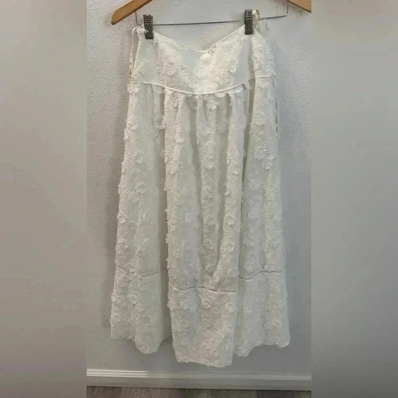 NWOT  $295 FARM Rio Off White 3D Flower Midi Skirt - Picture 3 of 7